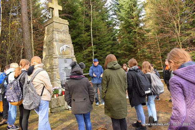 Lekcja historii pod Pomnikiem Polskich Lotników w Krzywej/Banicy
